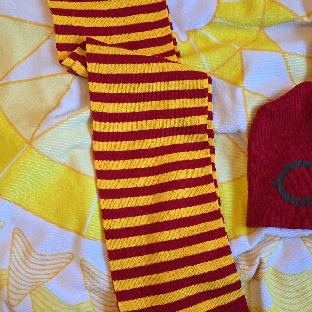 GUC - Harry Potter Hat and Scarf Set in Yellow and Red for Kids (Unisex)